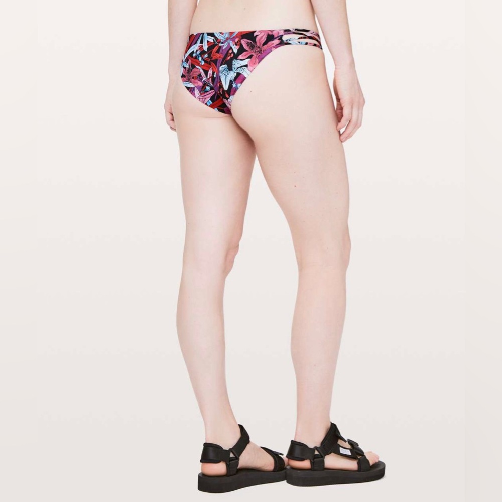 Lululemon Shoreline Bikini Bottom Lush Lillies Multi NWT